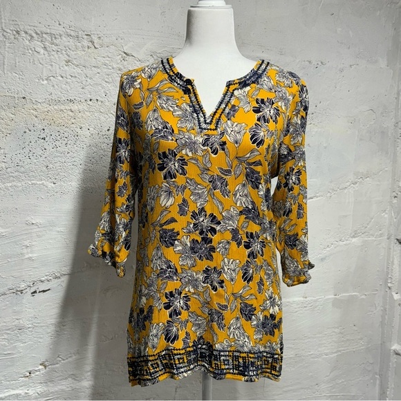 magnolia grace Tops - Magnolia Grace floral embroidered tunic